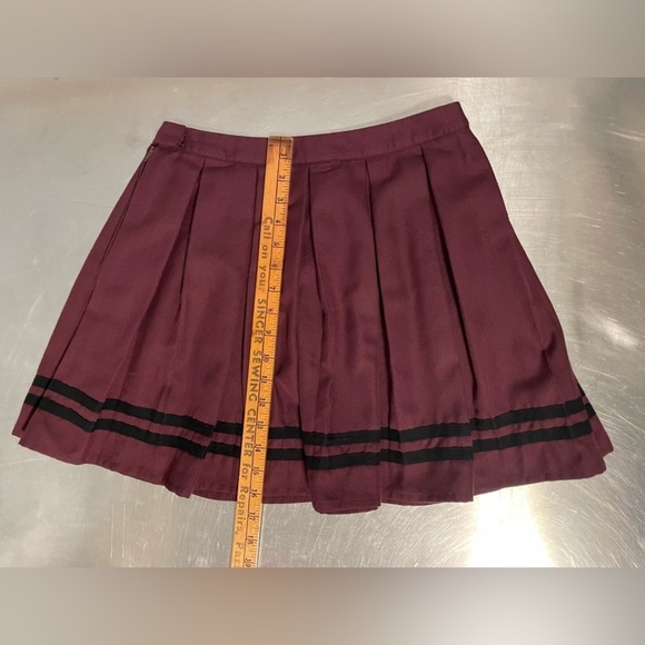 Hot Topic - Burgundy With Black Stripe Pleated Skirt - Picture 5 of 6